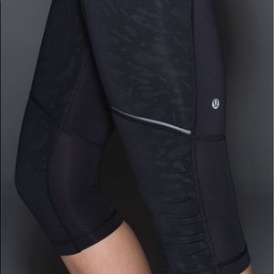 lululemon stash it crop